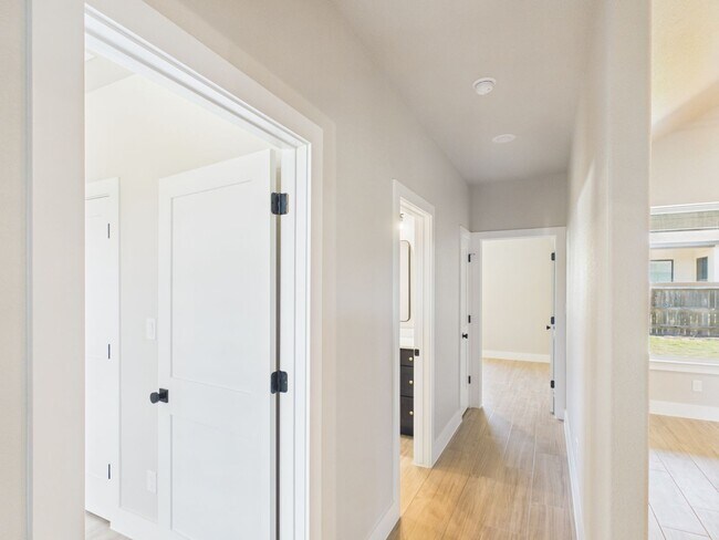 Building Photo - 110 Parlin Ln