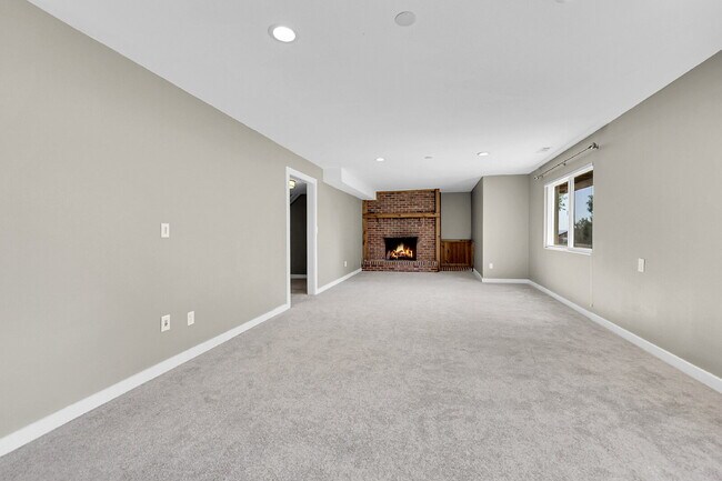 Building Photo - $3,600, 4-Bed, 3-Bath Updated Home in Mani...
