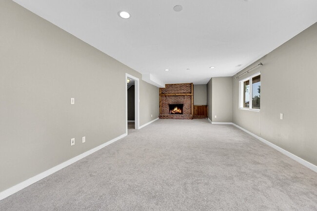 Building Photo - $3,750, 4-Bed, 3-Bath Updated Home in Mani...