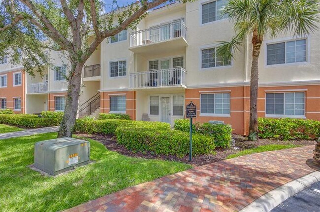 Building Photo - 9833 Baywinds Blvd