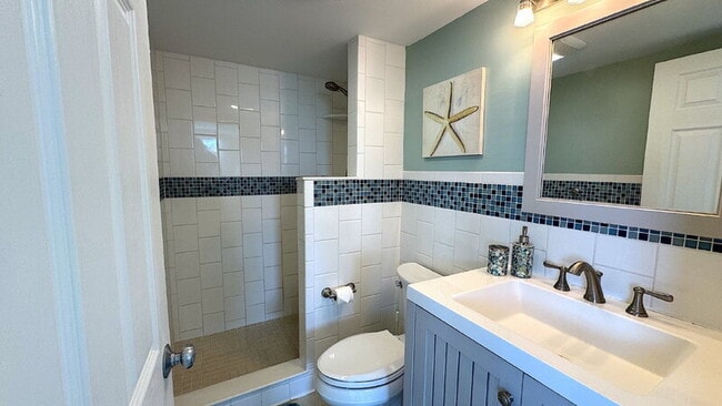 Building Photo - 1224 S Peninsula Dr