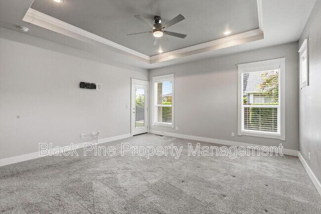Building Photo - 3761 W Renhold Dr