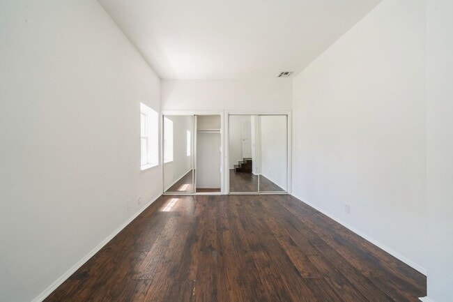 Building Photo - 940 SCHOPMAN Dr