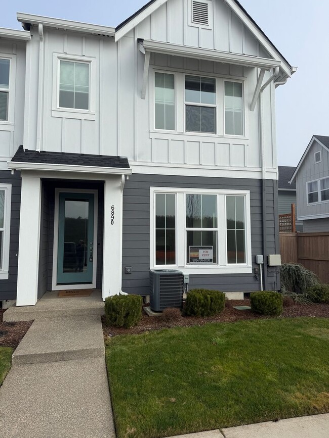 Building Photo - Hillsboro Townhouse/Condo