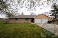 Building Photo - Huge 4-bedroom, 4-bath home