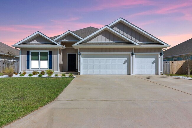 Building Photo - 4 BEDROOMS IN GULF BREEZE!!