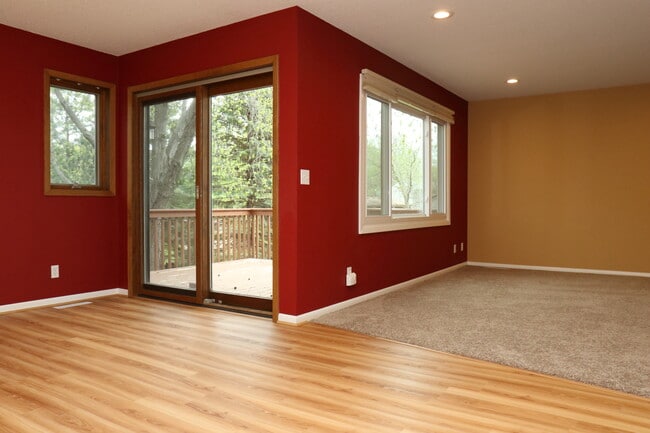 Dining - 7096 Stratford Rd