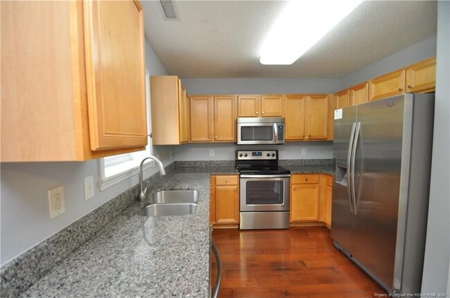 Building Photo - 806 Brickstone Dr