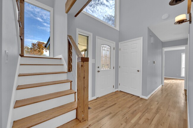 Building Photo - 294 Shades Crest Rd