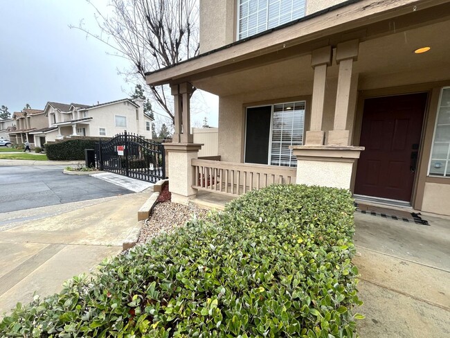 Building Photo - 4 bedroom, 2.5 bathroom home in a gated Riverside community!