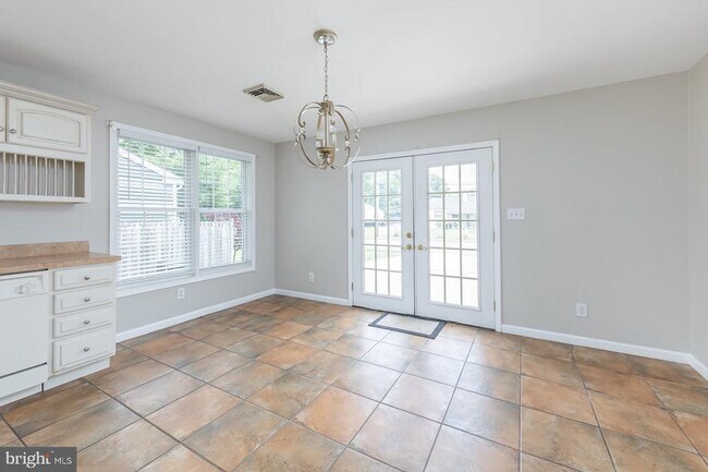 Building Photo - 1304 Clearbrook Ave