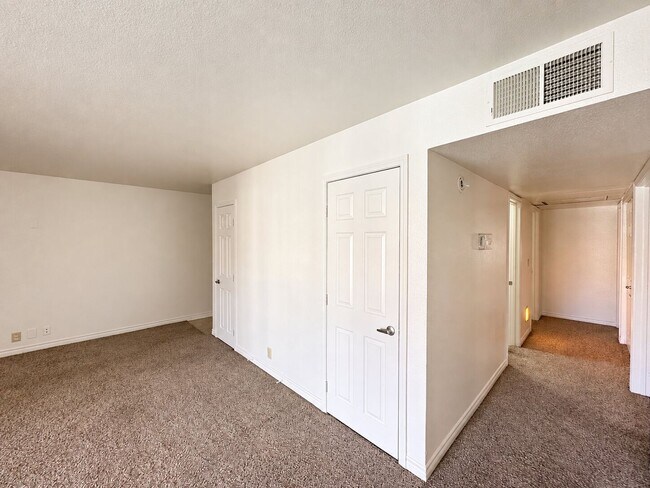 Building Photo - 5300 Indian River Dr