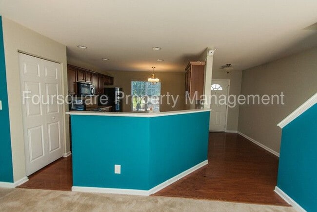Building Photo - Room in Townhome on Ivy Wood Ln