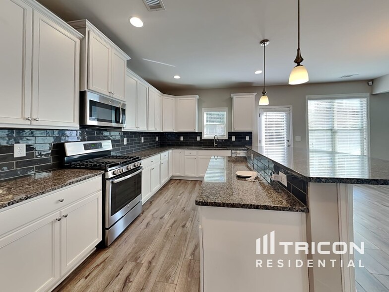 Building Photo - 4609 Sierra Creek Dr NE