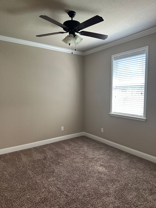 Building Photo - College Station - 4 bedrooms, 2.5 Bathroom...