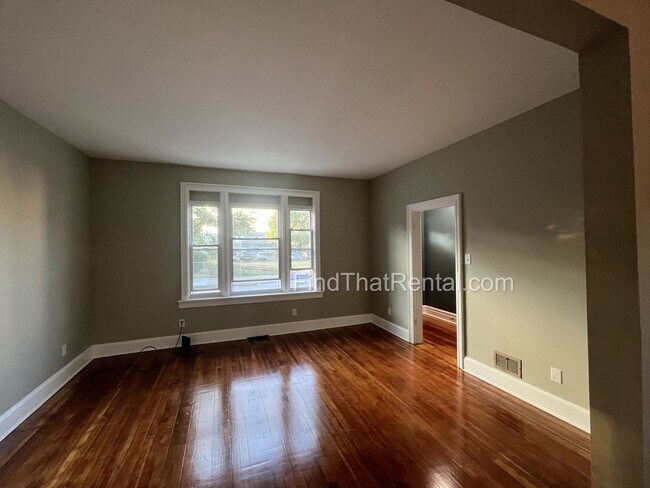 Building Photo - Downtown Carlisle Beautifully Renovated Pe...