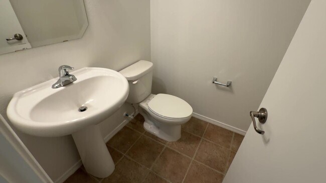 Building Photo - 3 Bedroom Town Home Near Rio Bravo Blvd SE & University Blvd SE In Mesa Del Sol!