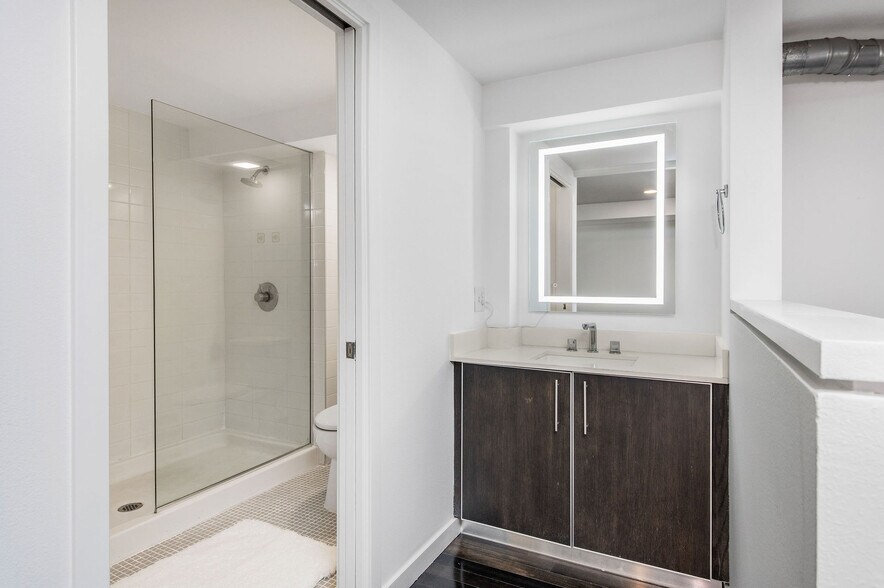 Building Photo - 4215 Glencoe Ave