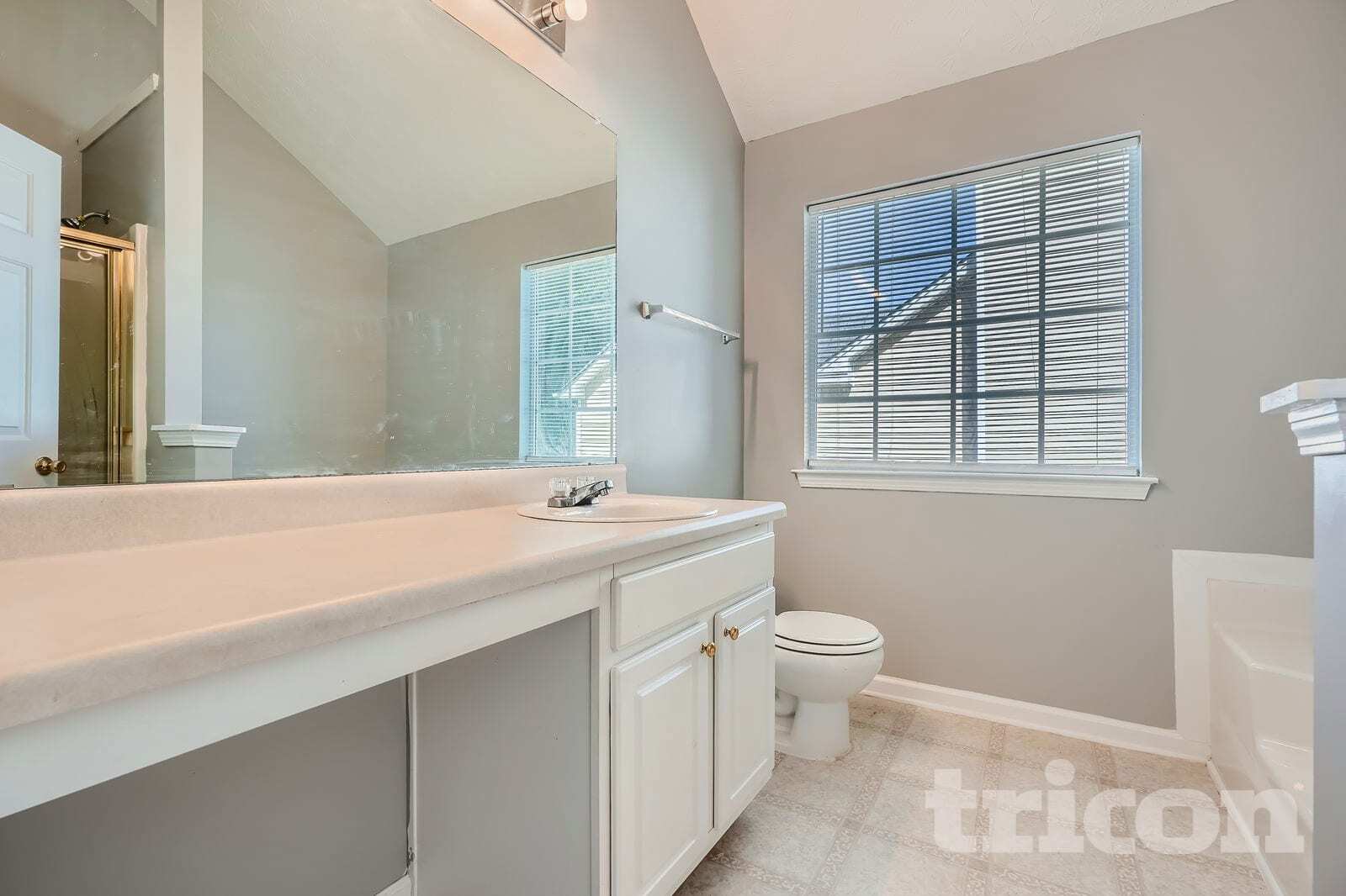 Building Photo - 3250 Diamond Blf