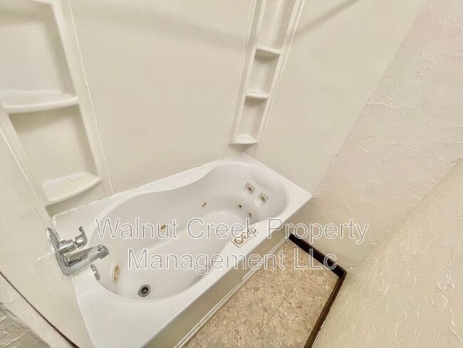 Building Photo - 1639-1639 E 31st St