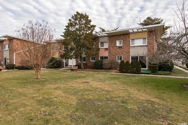 Building Photo - 257 N Newbridge Rd