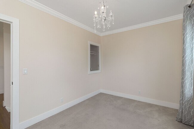 Building Photo - 3739 Hyde Park Ave