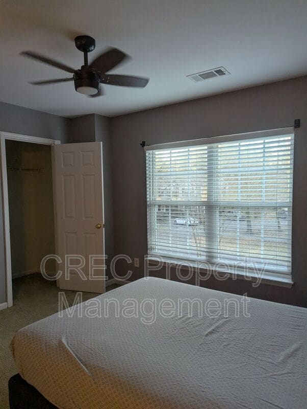 Building Photo - 202 Twin Tree Dr