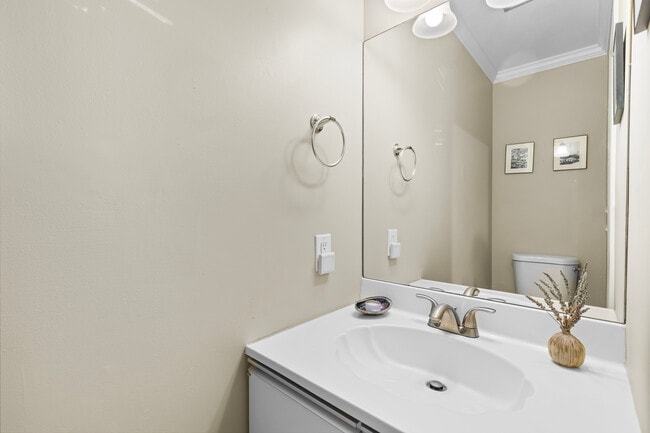 Building Photo - 48 Randall Ave