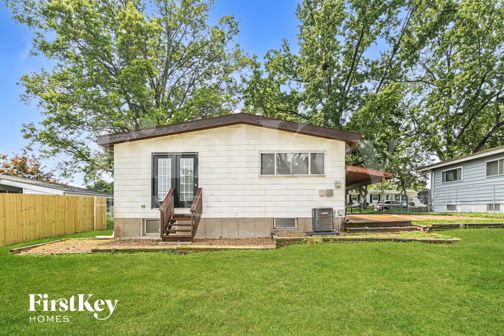 Building Photo - 2560 Pheasant Dr