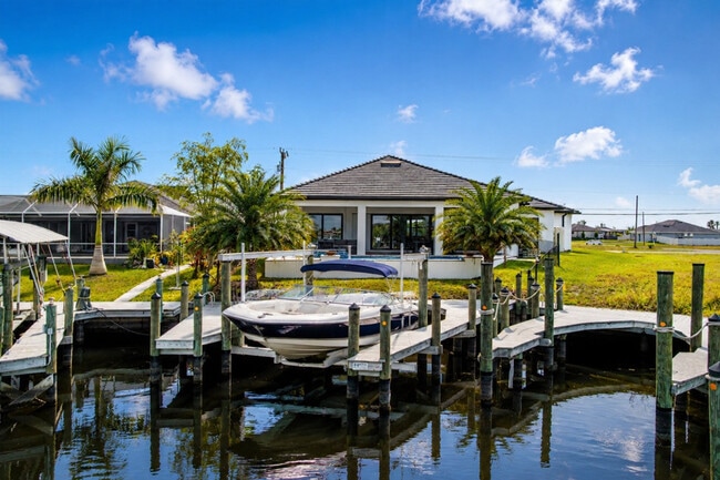 Building Photo - 3611 Gulfstream Pkwy