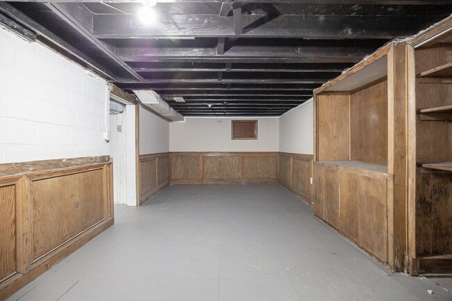 Building Photo - Spacious 3 bedroom/2 bath Cleveland Hts single family house!