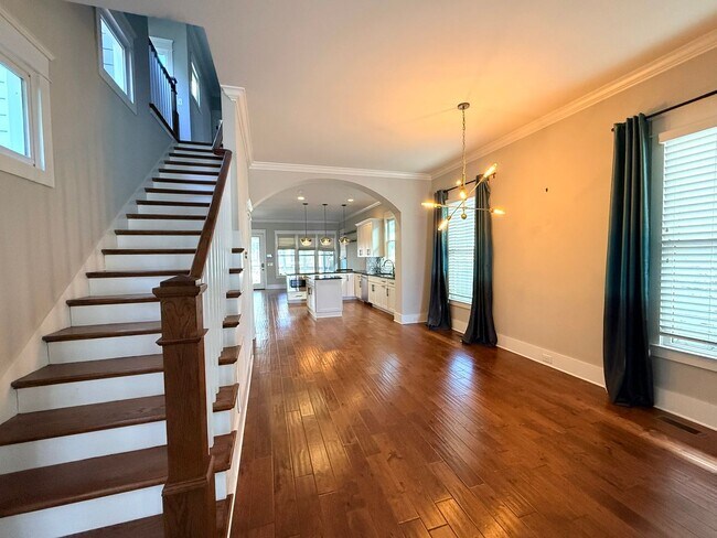 Building Photo - WALK TO 8TH AVE AND 12 SOUTH!  Beautiful 3/2.5 home with garage on 10th Ave S