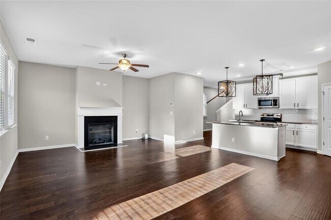 Building Photo - 1553 Spring Hollow Way