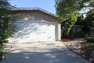 Building Photo - Beautiful 3 Bedroom Near UCR