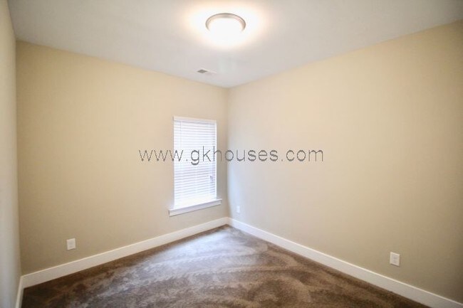 Building Photo - 5525 Park Side Rd