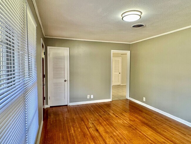 Building Photo - Beautifully Updated 3-Bedroom, 2-Bath Home...