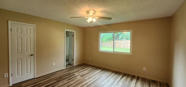 Building Photo - 1804 Greenhill Dr