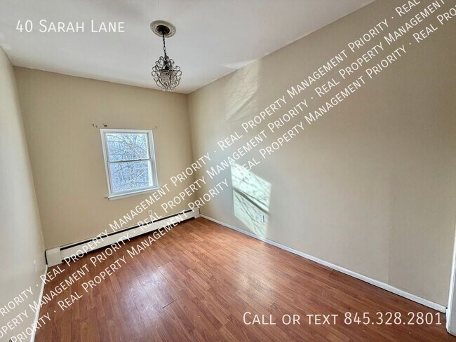 Building Photo - 40 Sarah Ln
