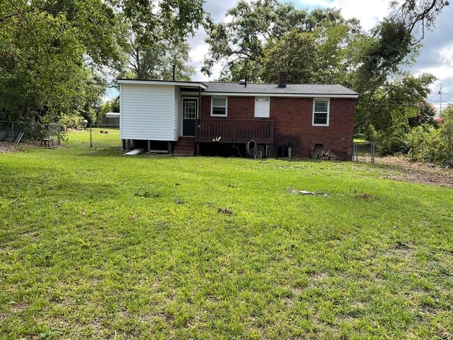 Building Photo - 3631 Lake Shore Dr