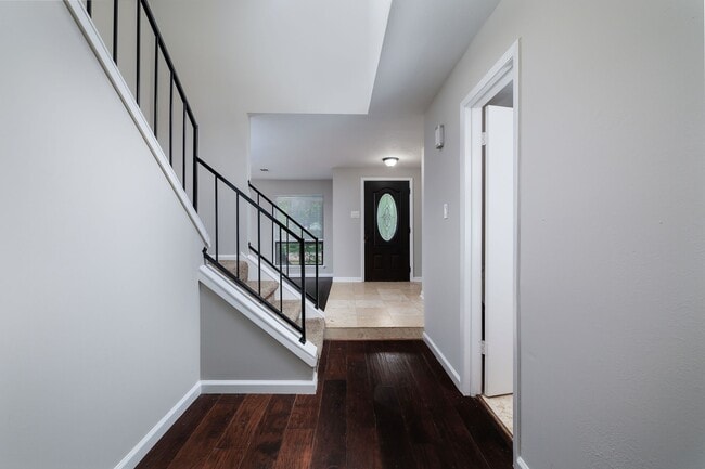 Building Photo - 1 Ground Brier Ct
