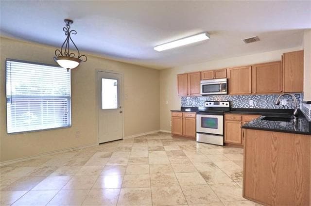 Building Photo - 1724 Honey Creek Ln