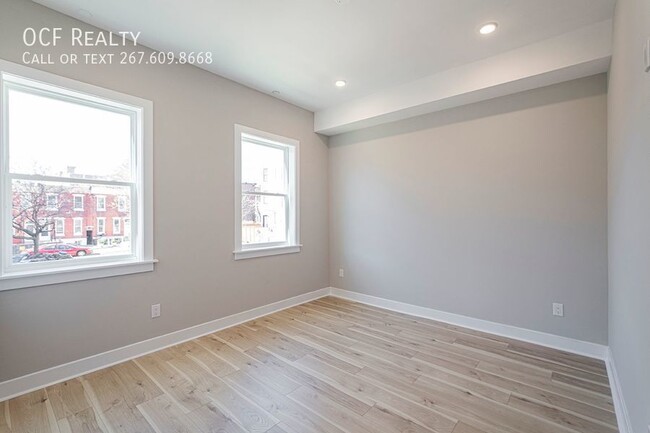 Building Photo - Two Bedroom West Kensington Apartment