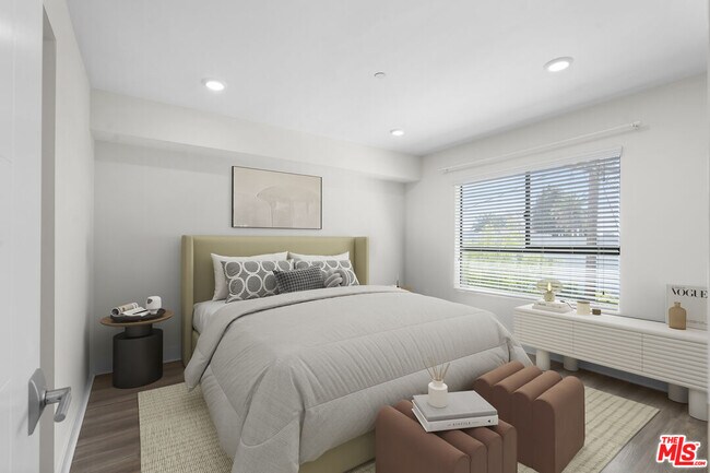 Building Photo - 5030 Rosewood Ave