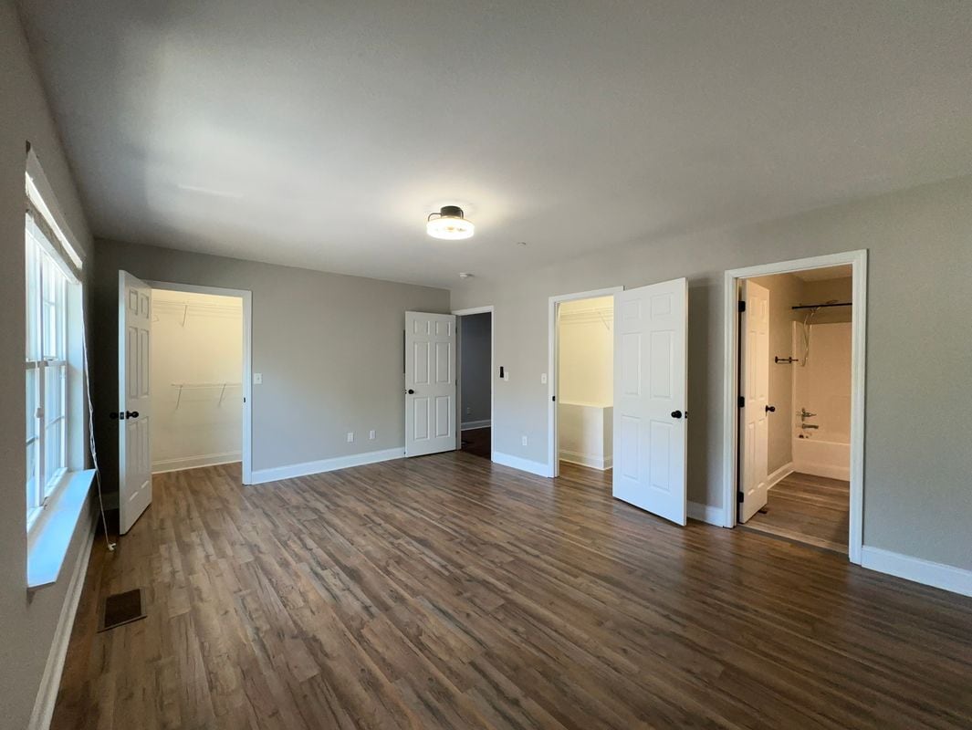 Building Photo - 1126 Maple Tree Ln