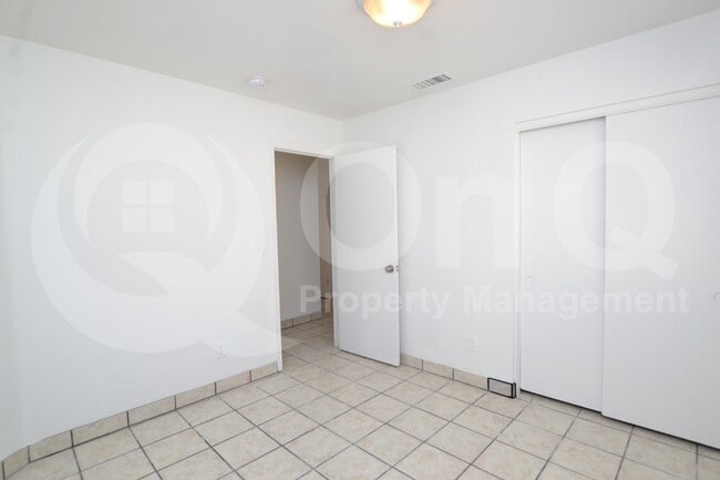 Building Photo - 10713 W Montecito Ave