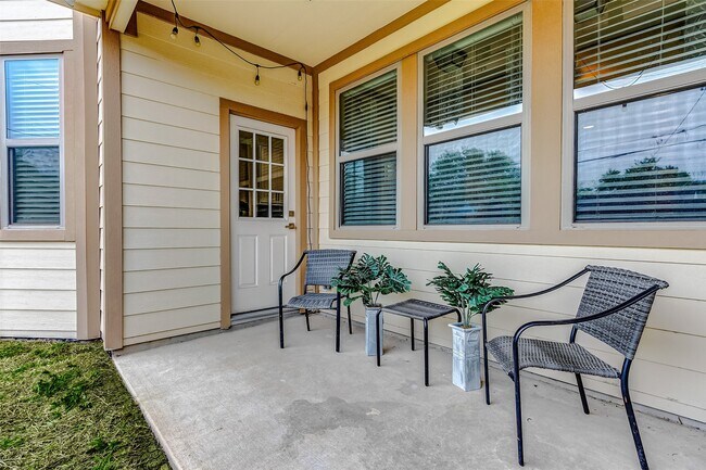 Building Photo - 3807 W Orem Dr