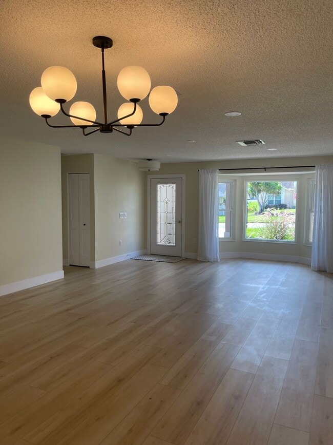 Building Photo - Lovely home in gated, 55+ community
