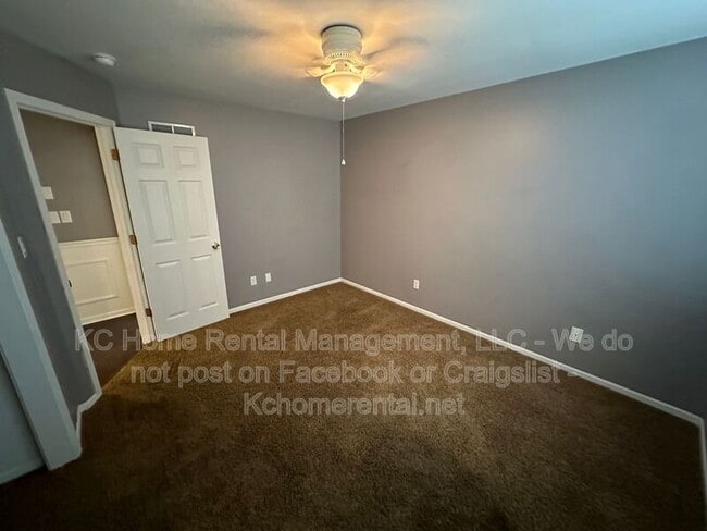 Building Photo - 625 NW Rosaceae Dr