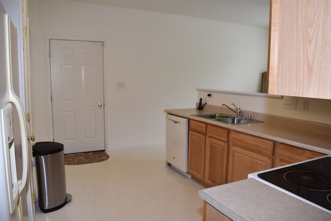Building Photo - 3889 Thorngate Dr