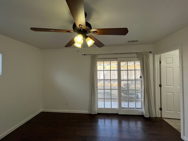 Building Photo - Country Property - ALL UTILITIES INCLUDED